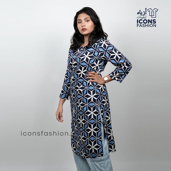 Women-blue-geometric-printed-straight-kurti-with-round-neck-and-3-4-sleeves-casual-daily-wear-ethnic-top