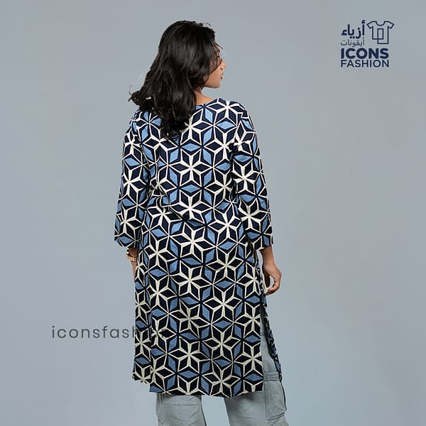 Women-blue-geometric-printed-straight-kurti-with-round-neck-and-3-4-sleeves-casual-daily-wear-ethnic-top