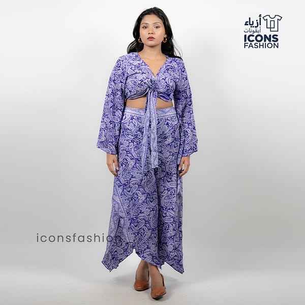 Women-blue-paisley-printed-crop-top-and-flowy-pants-co-ord-set-with-tie-up-detail