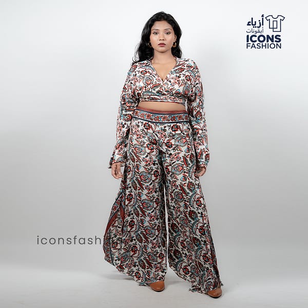 Women-off-white-paisley-printed-crop-top-and-wide-leg-pants-co-ord-set-with-tie-up-detail