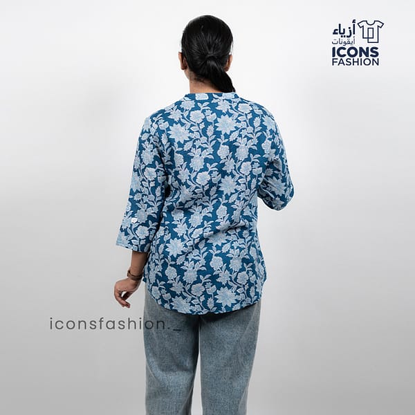 Blue-floral-printed-tunic-top-with-mandarin-collar-and-three-quarter-sleeves