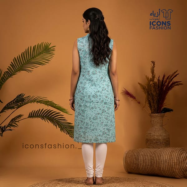 Women-light-blue-floral-printed-sleeveless-straight-kurta-with-mandarin-collar-and-knee-length-design
