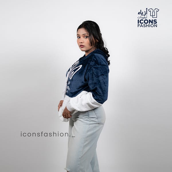 Woman-navy-blue-printed-oversized-hoodie-with-hood-and-long-sleeves