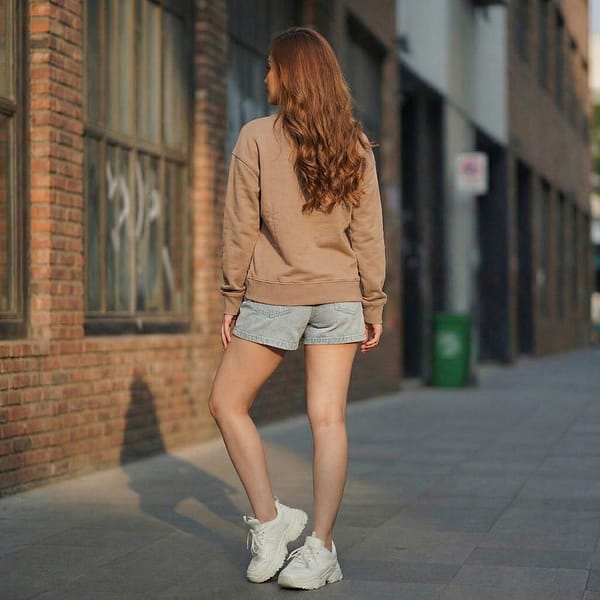 Brown-graphic-crew-neck-long-sleeve-women's-sweatshirt