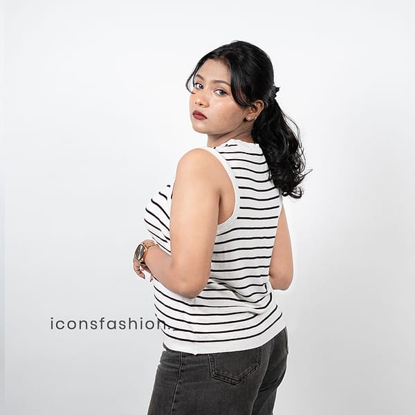 Black-and-white-striped-sleeveless-round-neck-knit-top-for-women