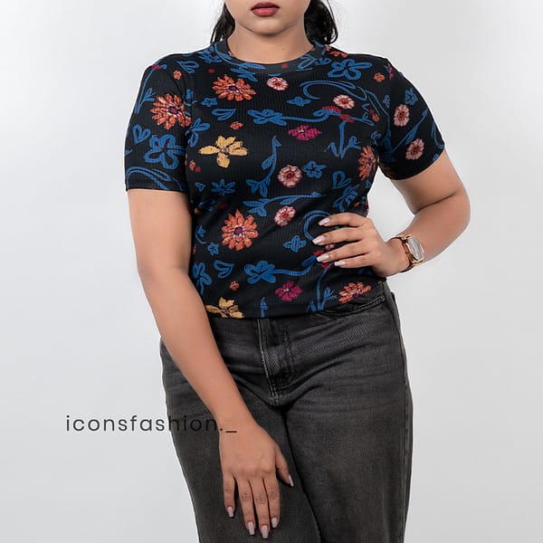 Black-floral-print-ribbed-short-sleeve-crop-top