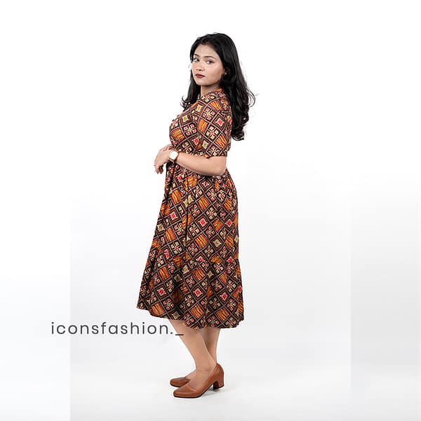 Brown-geometric-printed-midi-dress-with-tie-waist