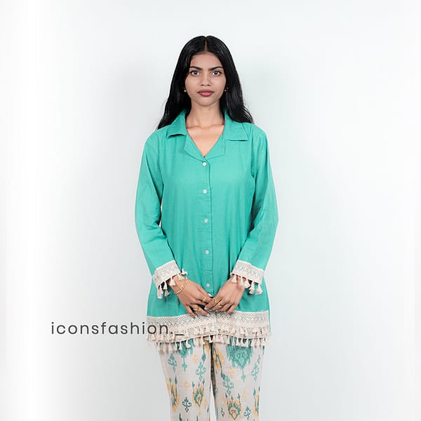 Blue-Co-Ord-set-with-collared-button-down-top-and-printed-pants